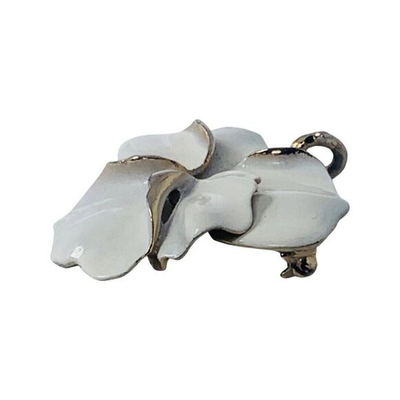 Vintage White Enamel Flower Leaves Gold Tone Brooch Pin Pendant 1.5" - Picture 3 of 5